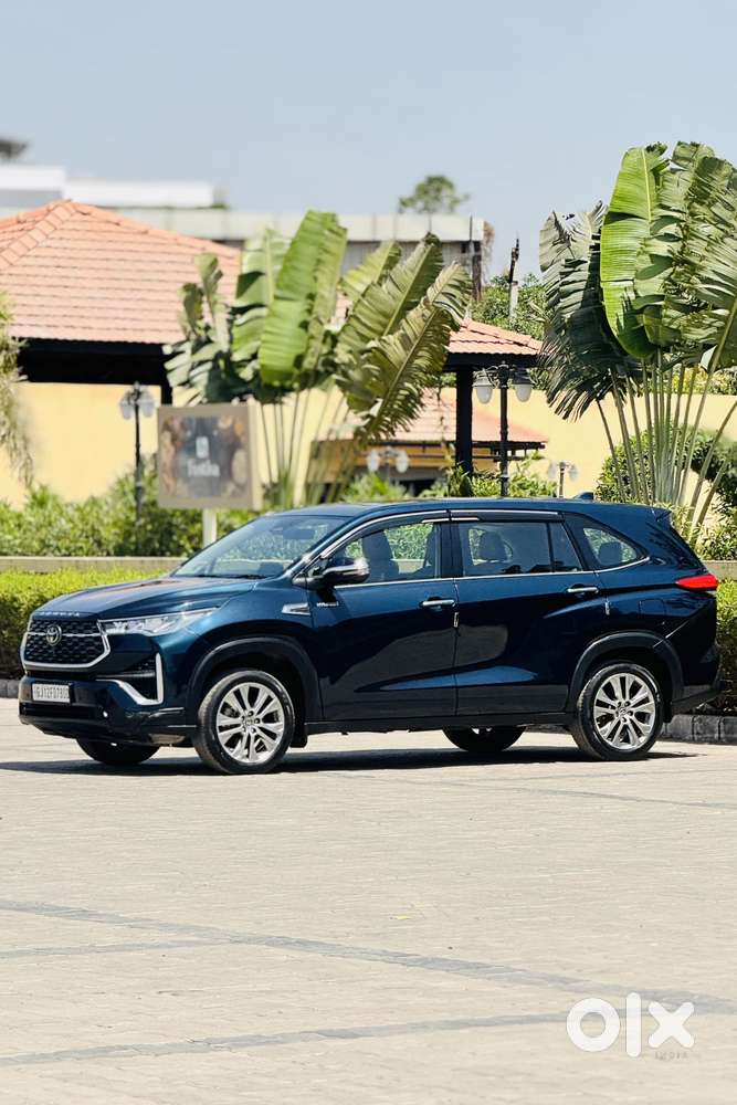 Toyota Innova Hycross 2.0 Zx (o) Hybrid 7 Str, 2023, Petrol