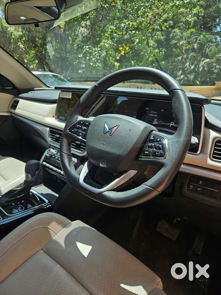 Mahindra Xuv700 2.2 Ax 7 Diesel At Luxury Pack Str, 2025, Diesel