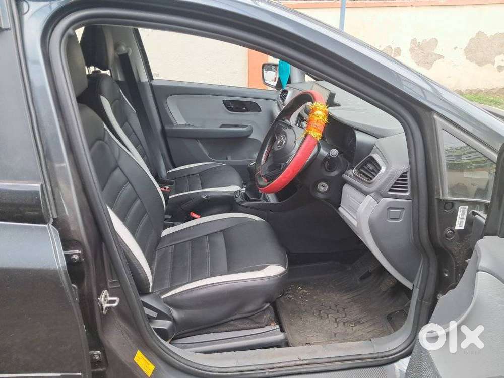 Tata Altroz 1.2 Xe, 2021, Petrol