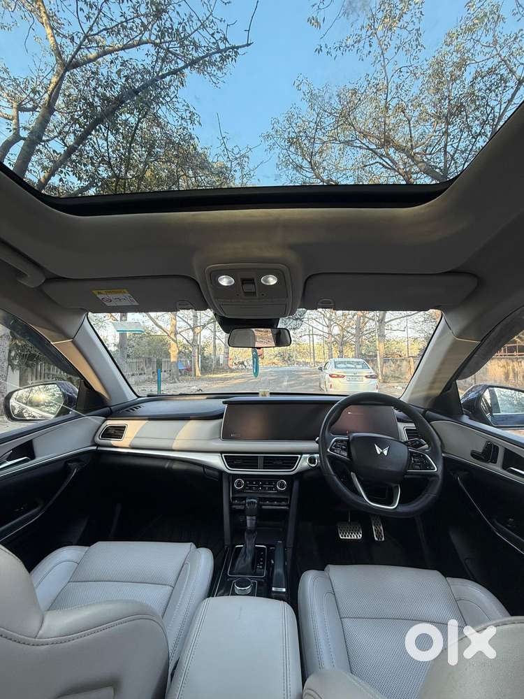 Mahindra Xuv700 2.2 Ax 7 Diesel At Str, 2022, Diesel