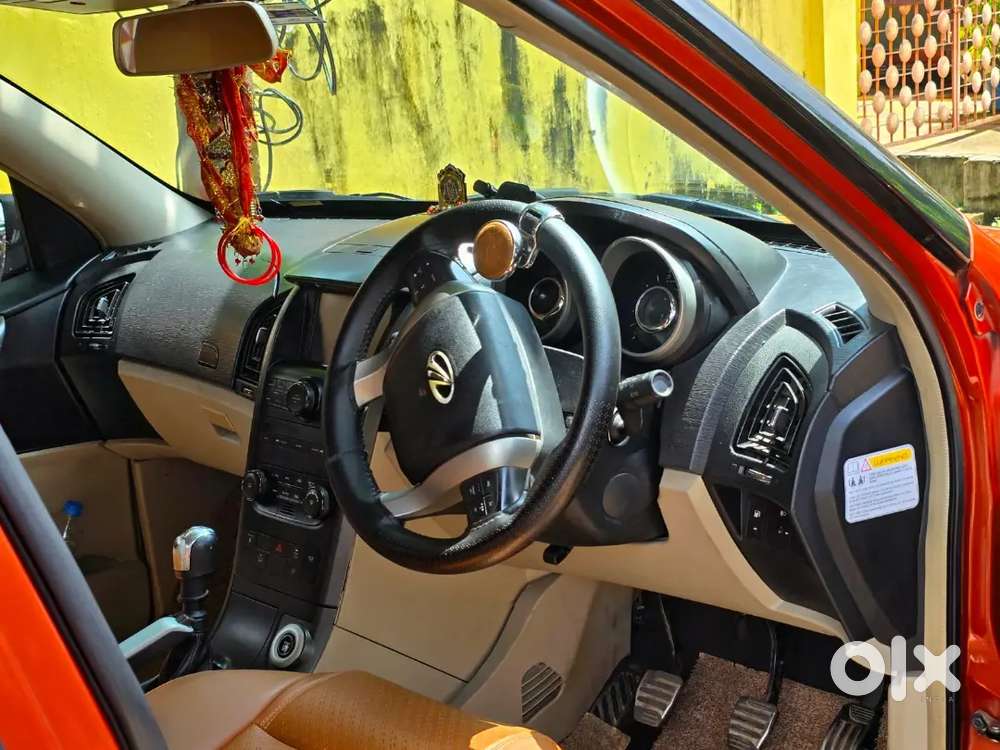 Mahindra Xuv500 W10 2015