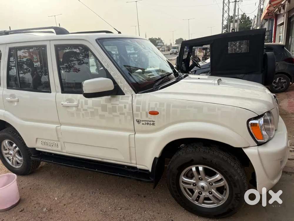 Show Room Condition Scorpio Mhawk 680000/-