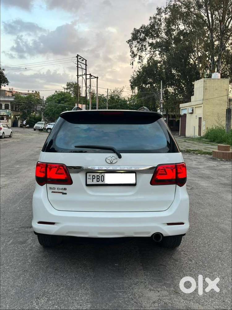 Toyota Fortuner 2016 Diesel 105000 Km Driven