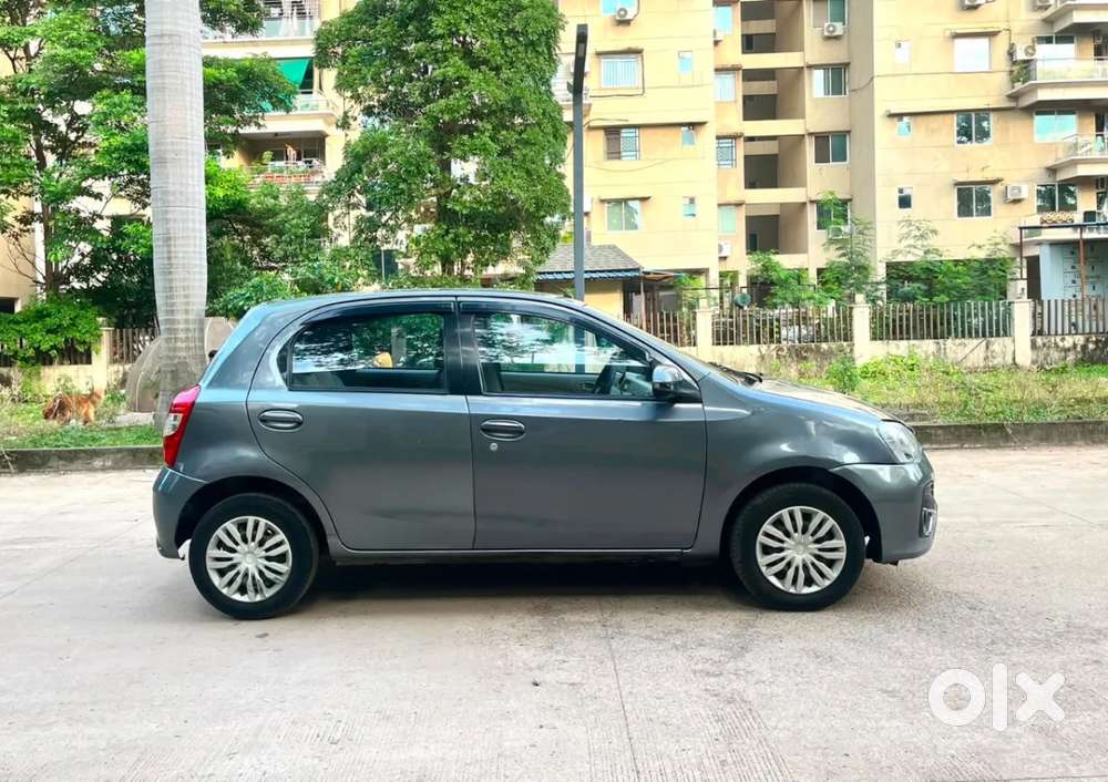 Toyota Etios Liva V Dual Tone, 2017, Petrol
