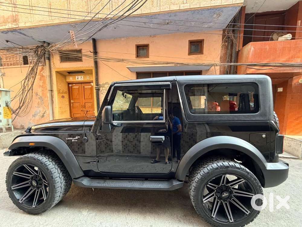 Mahindra Petrol 2023 Car