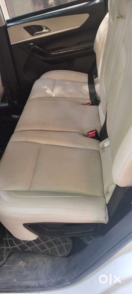 Mahindra Xuv700 Ax7l 6 Str At, 2024, Petrol