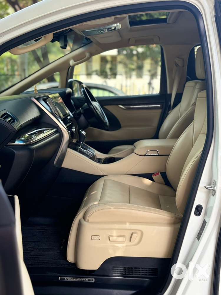Toyota Vellfire Petrol 2022