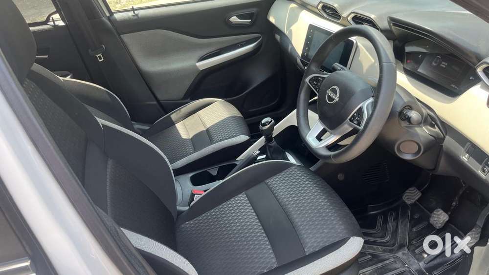 Nissan Magnite 1.0 Xv Premium, 2023, Petrol