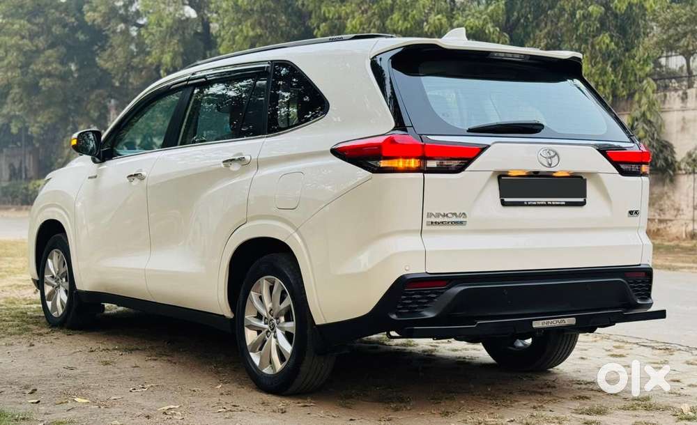 Toyota Innova Hycross 2.0 Vx (o) Hybrid 7 Str, 2024, Petrol