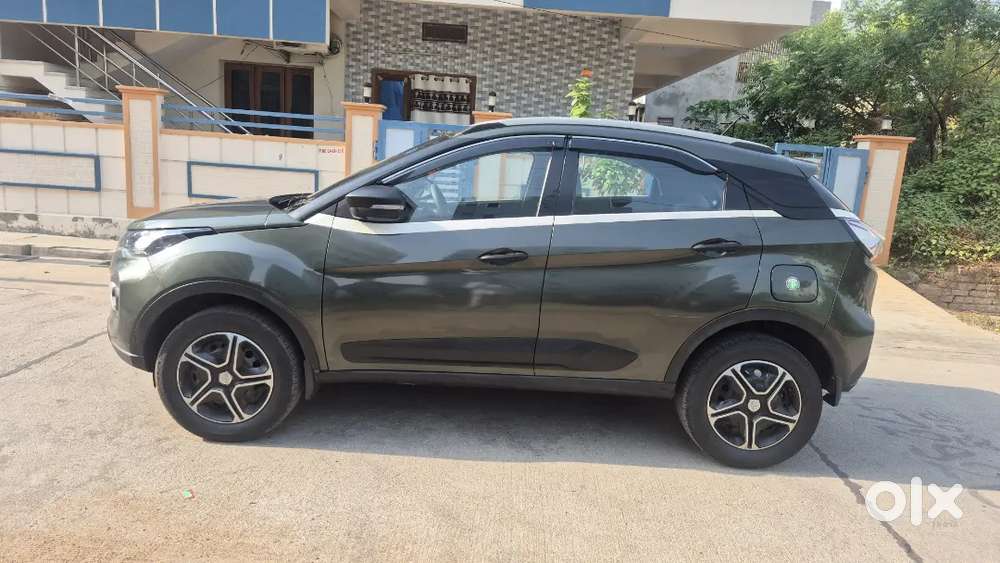Tata Nexon Petrol + Automatic + Sunroof - Well Maintained&less Driven