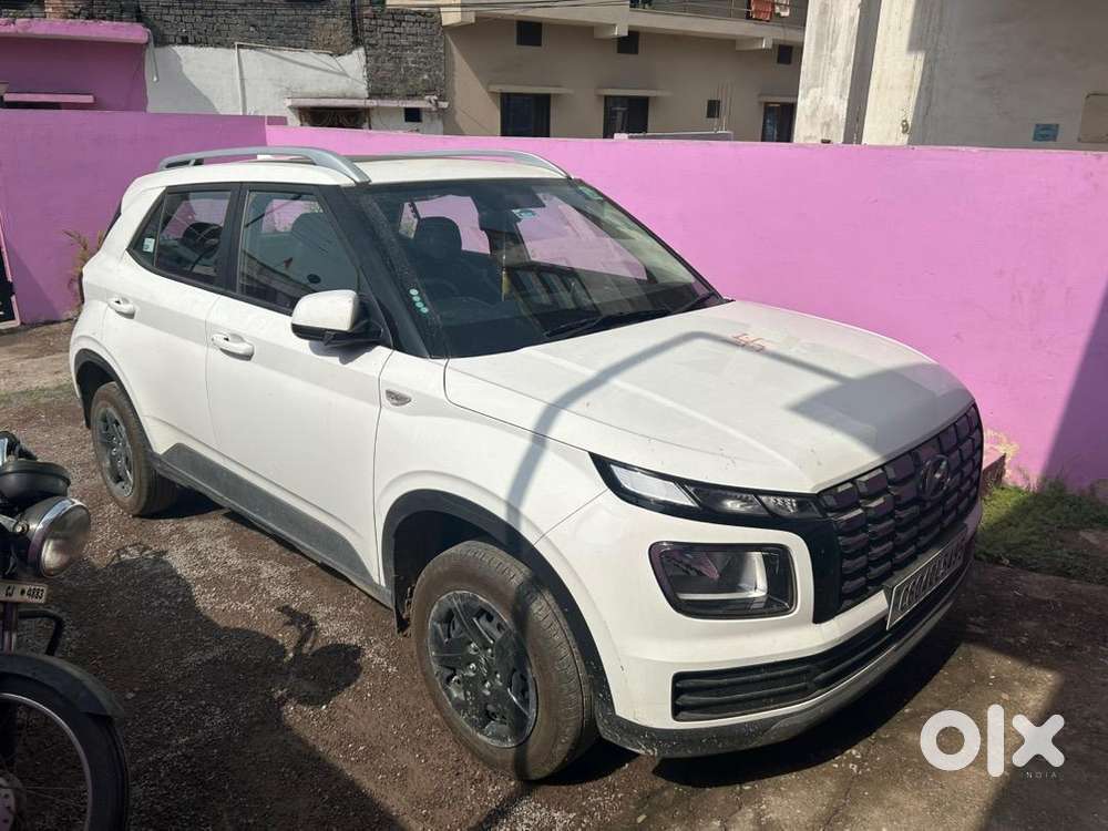 Hyundai New Venue 2025 Petrol 24000 Km Driven