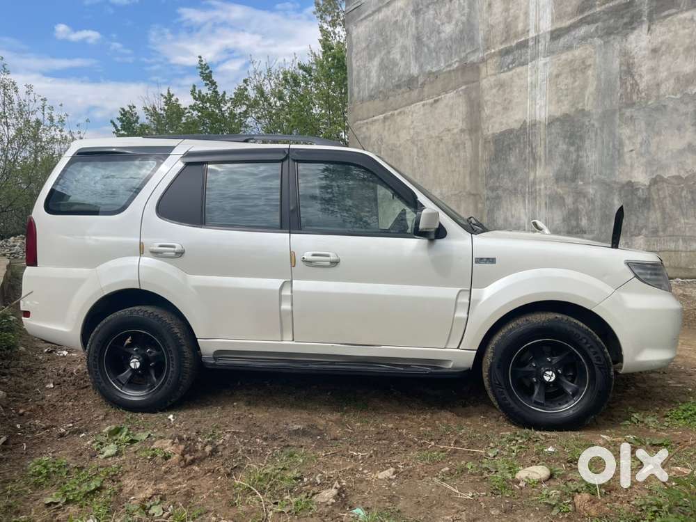 Tata Safari Storme 2015