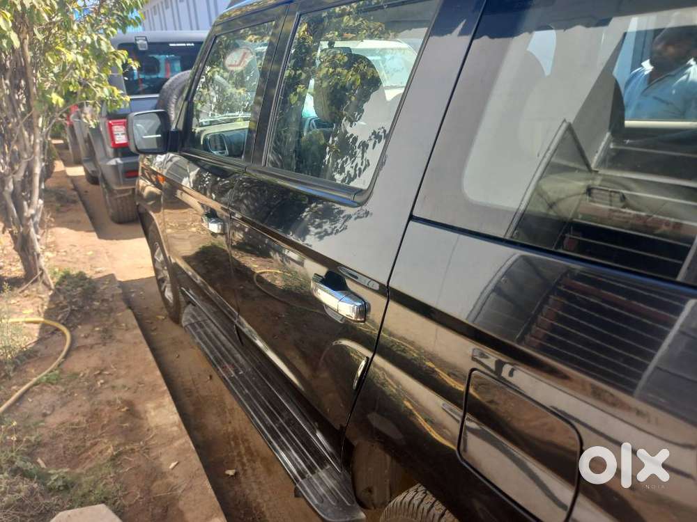 Mahindra Tuv Diesel 2017, T8 Car, Black, 7 Seater, Good Condition