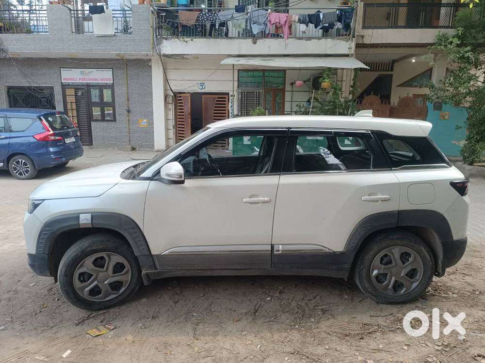 Maruti Suzuki Brezza 1.5 Lxi Smart Hybrid, 2024, Petrol