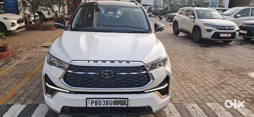 Toyota Innova Hycross 2025 Petrol Good Condition