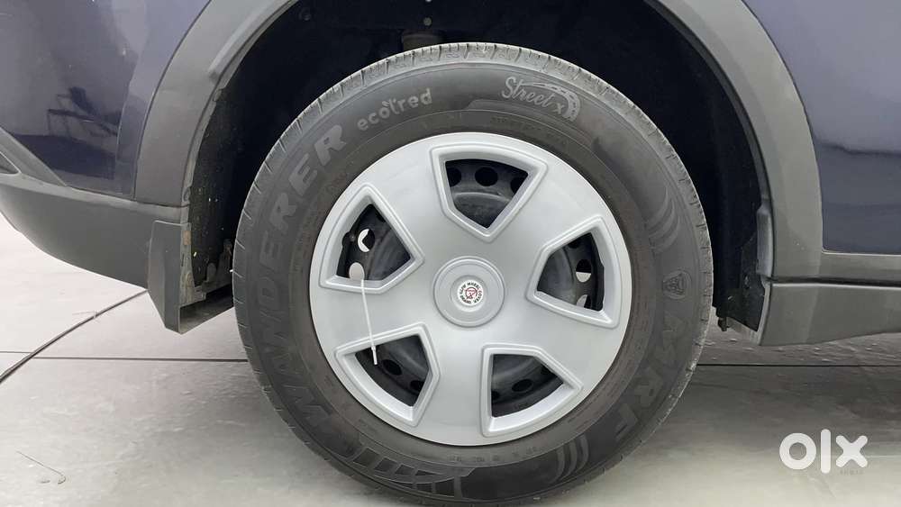 Mahindra Xuv700 2.2 Ax 3 Diesel Mt 5 Str, 2022, Diesel