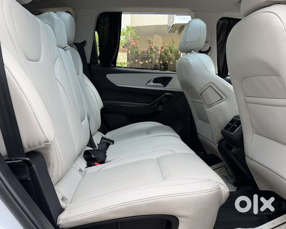 Mahindra Xuv700 2.2 Ax 7 Diesel At Str, 2025, Diesel