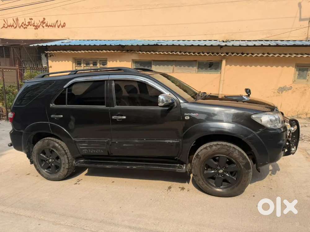 Toyota Fortuner Legender 2011diesel 179872 Km Driven