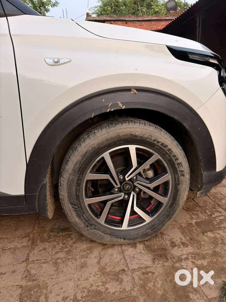 Kia Carens Petrol 2023 Only 23000km Driven Petrol