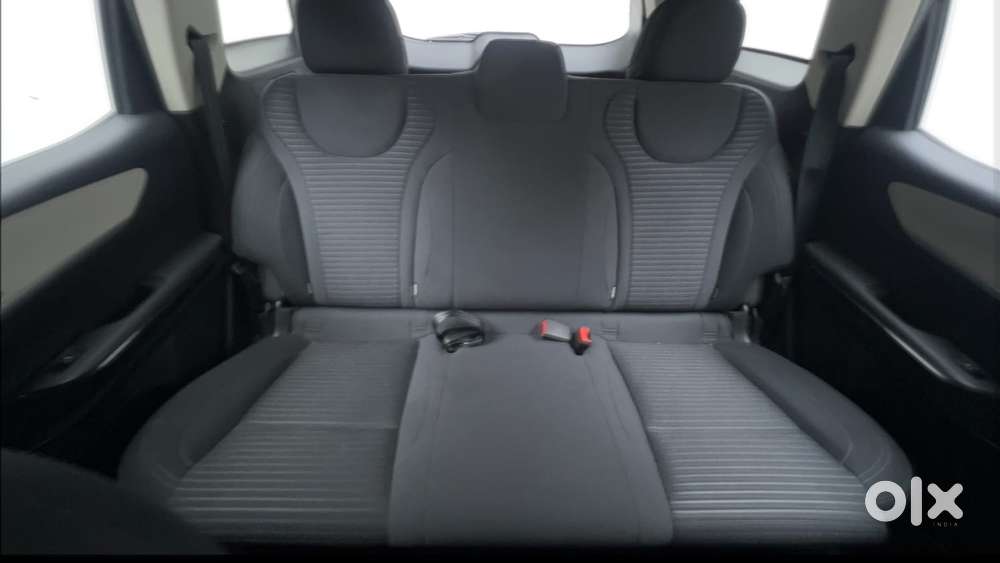 Mahindra Xuv700 2.0 Ax 5 Petrol At Str, 2023, Petrol