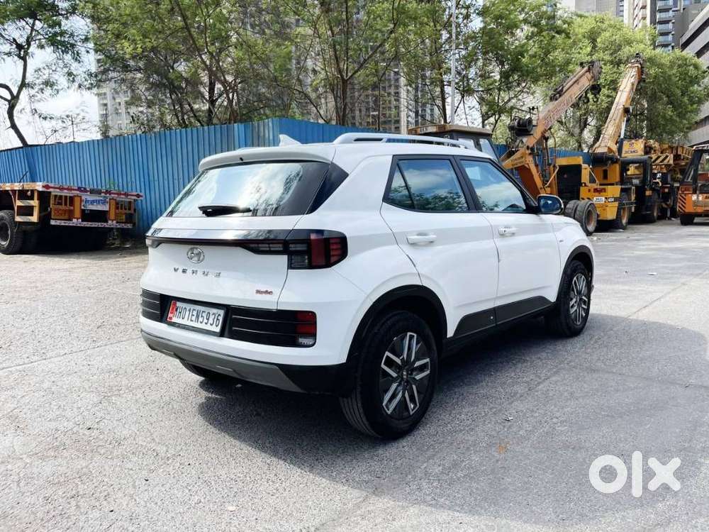 Hyundai Venue 1.2 S (o), 2024, Petrol