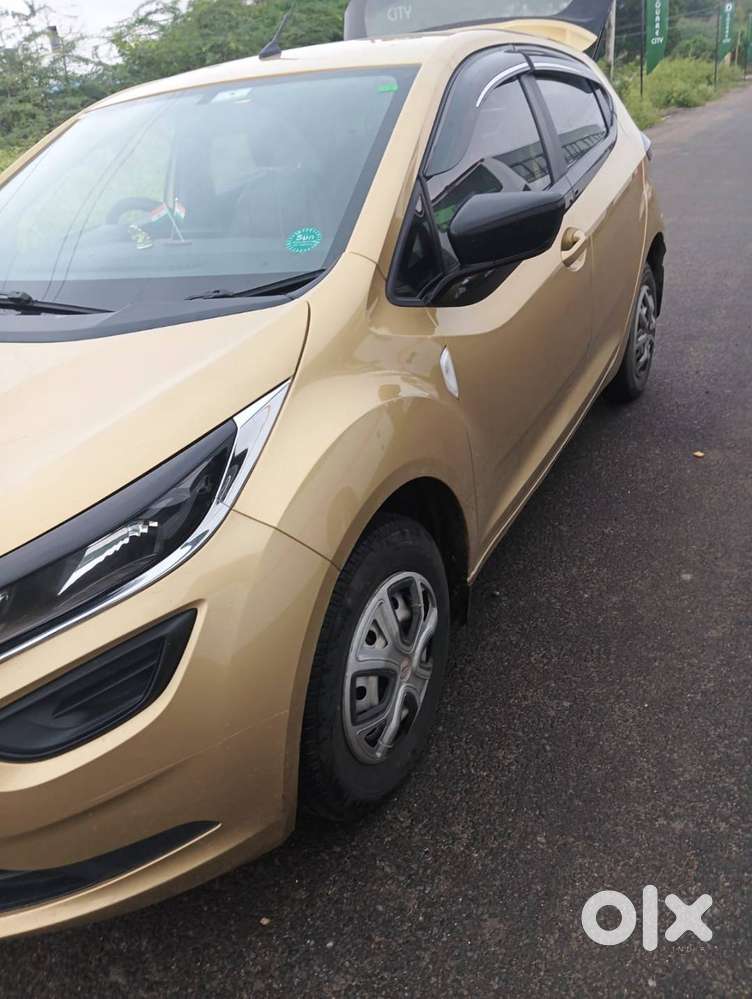 Tata Altroz Xe Petrol