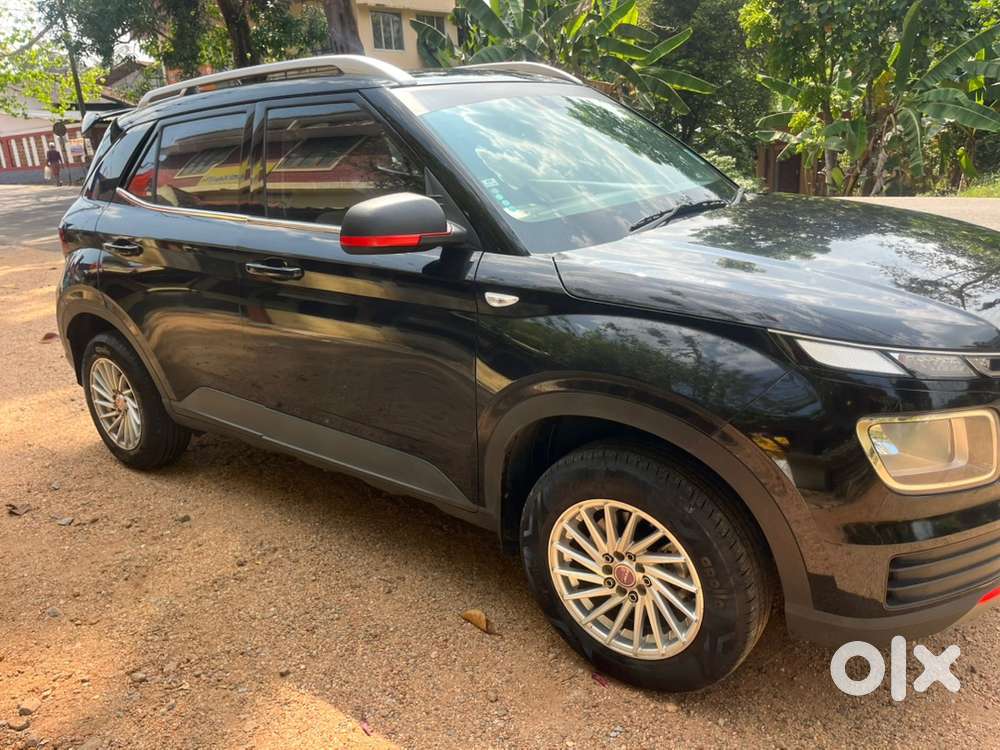 Hyundai Venue 2024 Petrol 37000 Km Driven