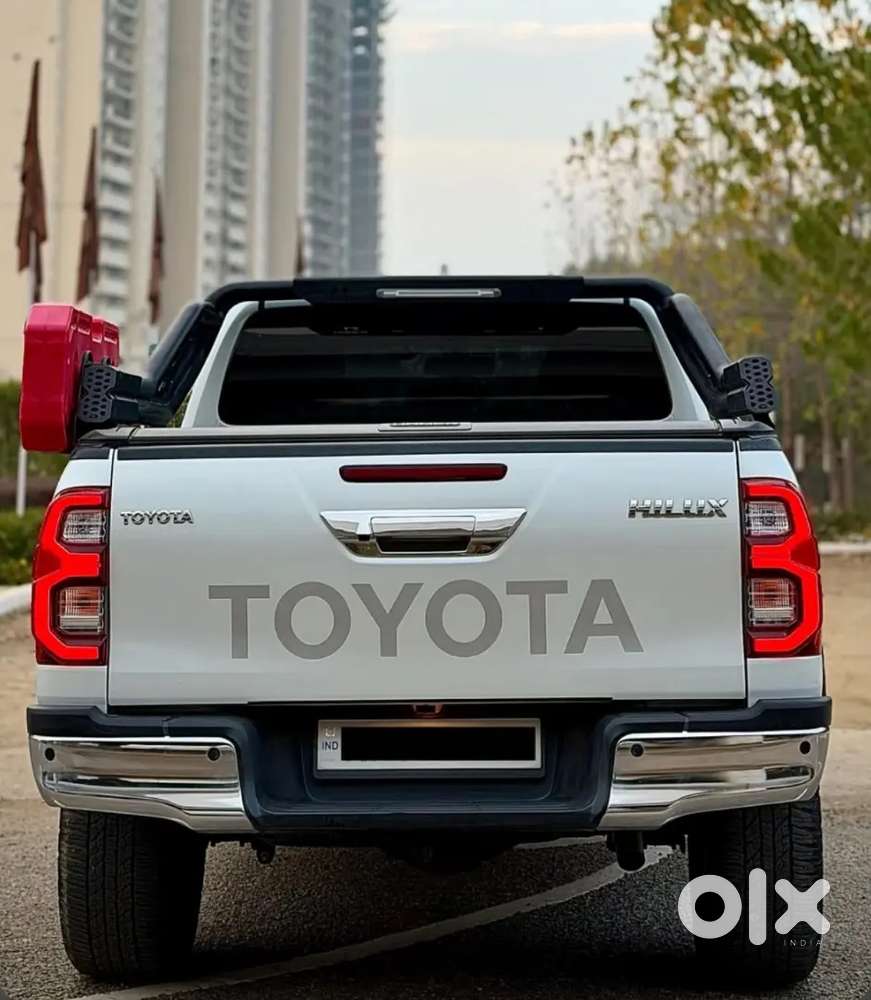 Toyota Hilux 2023 Diesel 27000 Km Driven