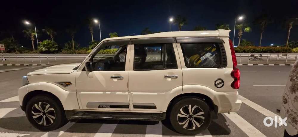 Mahindra Scorpio S10 2014