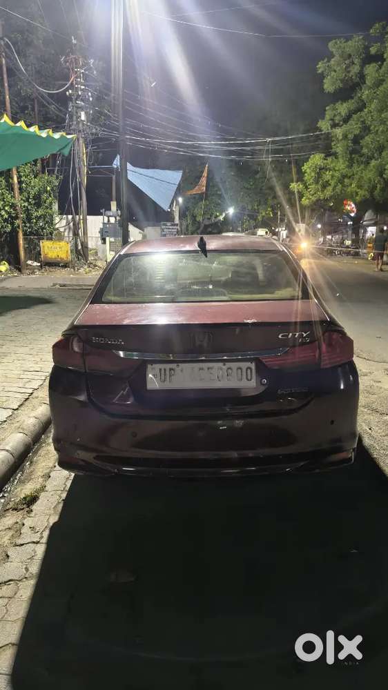 Well Maintained Car With 25+ Average