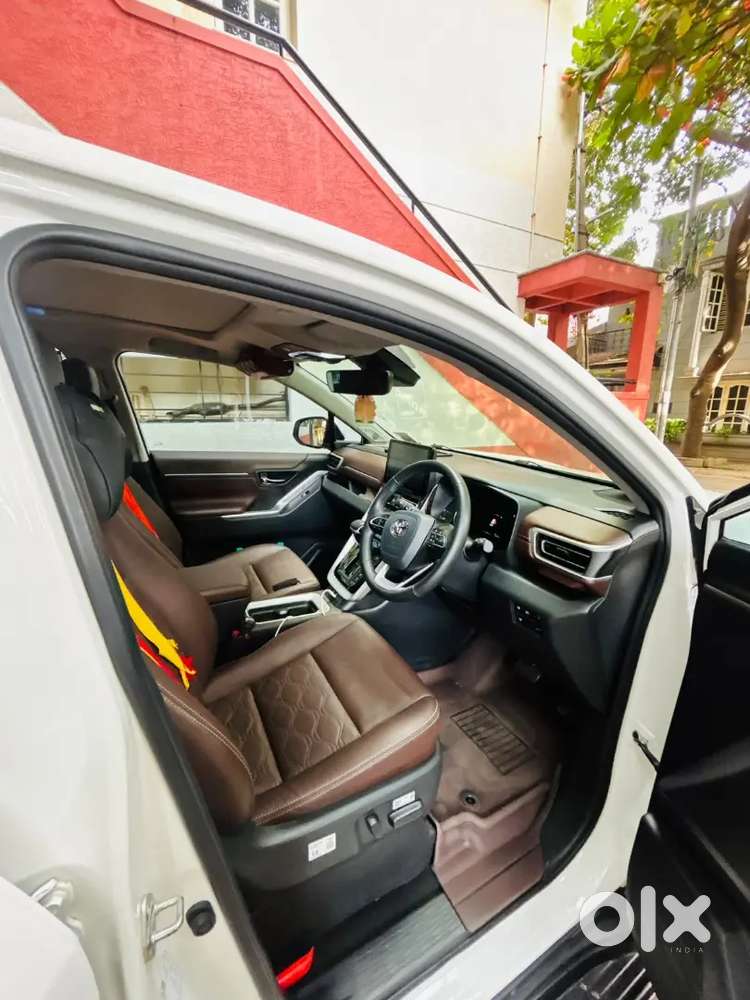 Toyota Innova Hycross Zx Option | 14,300 Km | Single Owner | White | ₹
