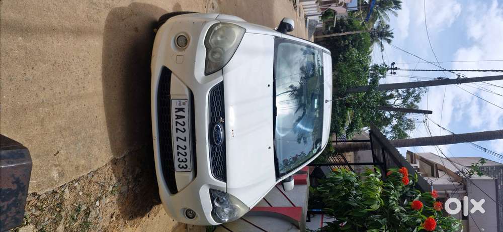 Diamond White Exterior Manual Transmission Powerful And Refined Engine
