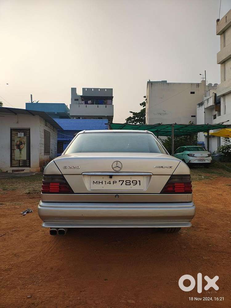 Fully Restored Mercedes Benz W124 E220 Petrol
