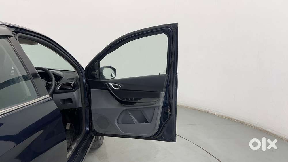 Tata Tigor Xza, 2018, Petrol
