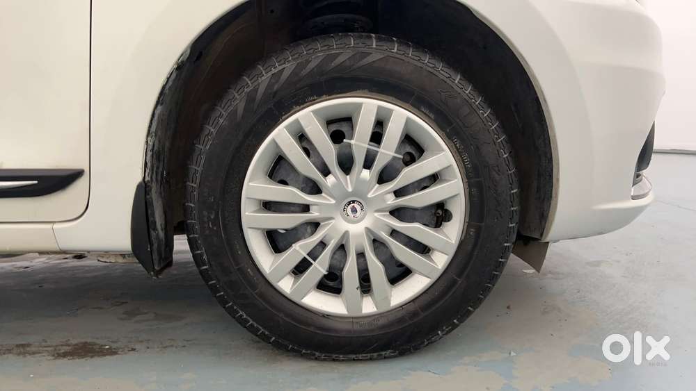 Maruti Suzuki Dzire Vxi Ags, 2022, Petrol