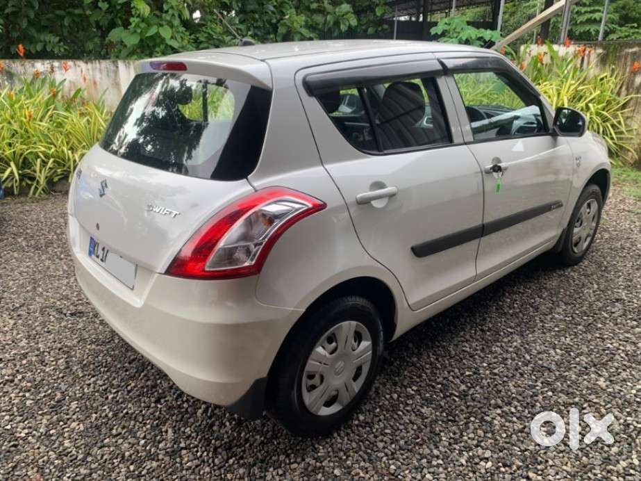 Maruti Suzuki Swift Lxi Optional-o, 2017, Petrol