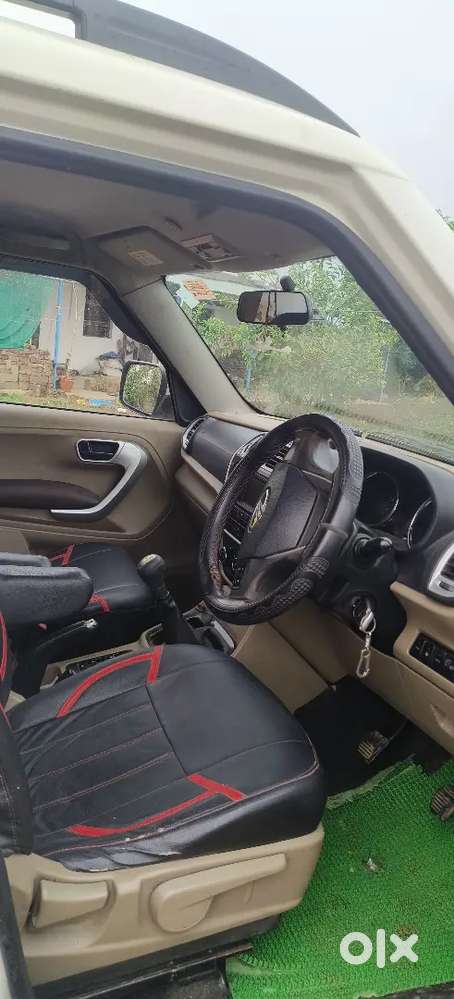 Mahindra Tuv 300 T8 2016