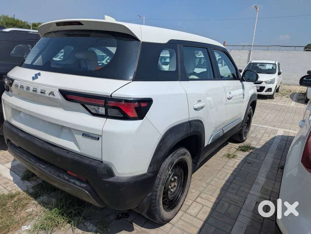 Maruti Suzuki Brezza 1.5 Vxi Smart Hybrid, 2023, Petrol
