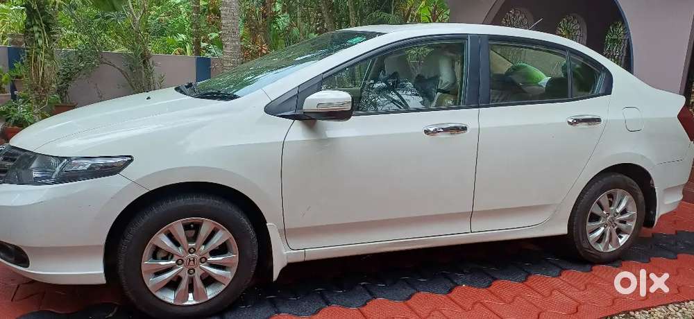 Honda City 2013 Sunroof At  Only 25k Km