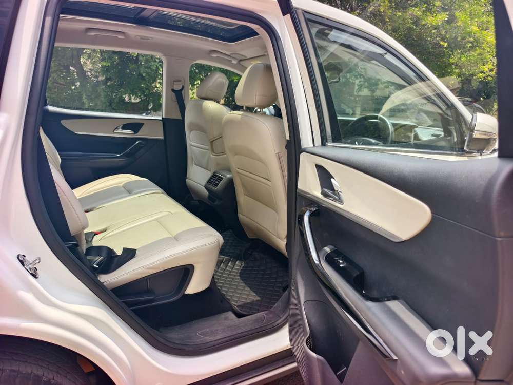 Mahindra Xuv700 2.0 Ax 7 Petrol At Luxury Pack Str, 2024, Petrol