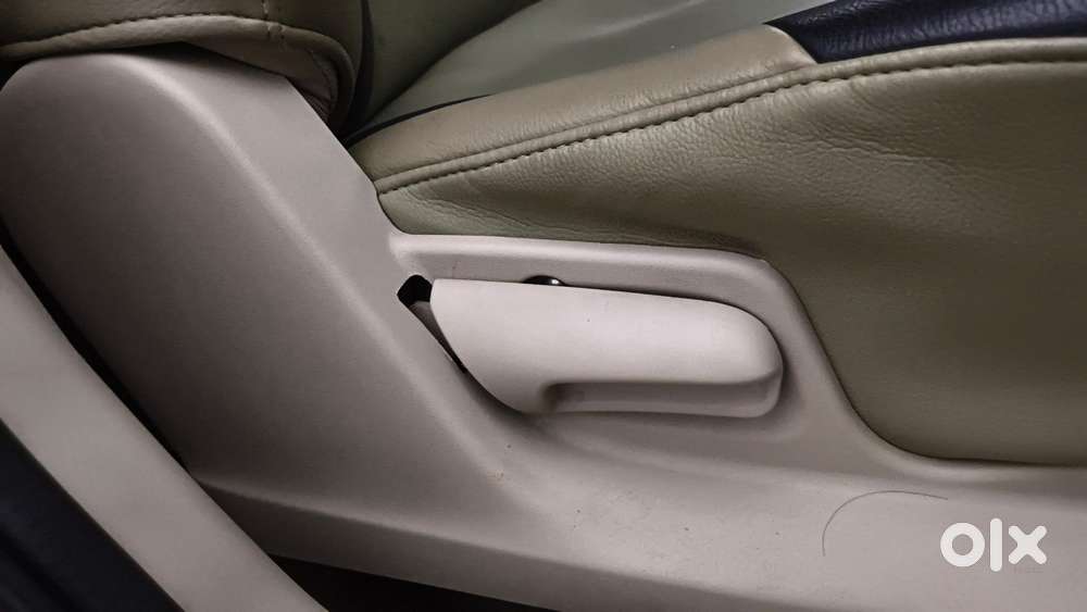 Maruti Suzuki Swift Dzire 1.2 Vxi Bsiv, 2016, Petrol