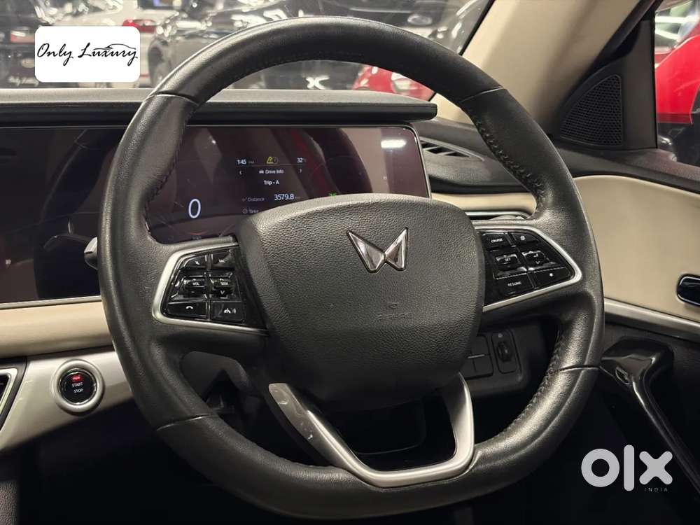 Mahindra Xuv700 2.0 Ax 7 Petrol Mt Str, 2022, Petrol
