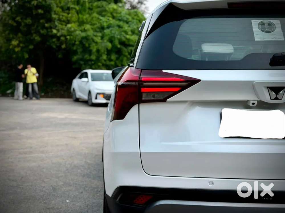 Mahindra Xuv700 2.0 Ax 5 Petrol Mt 7 Str, 2024, Petrol