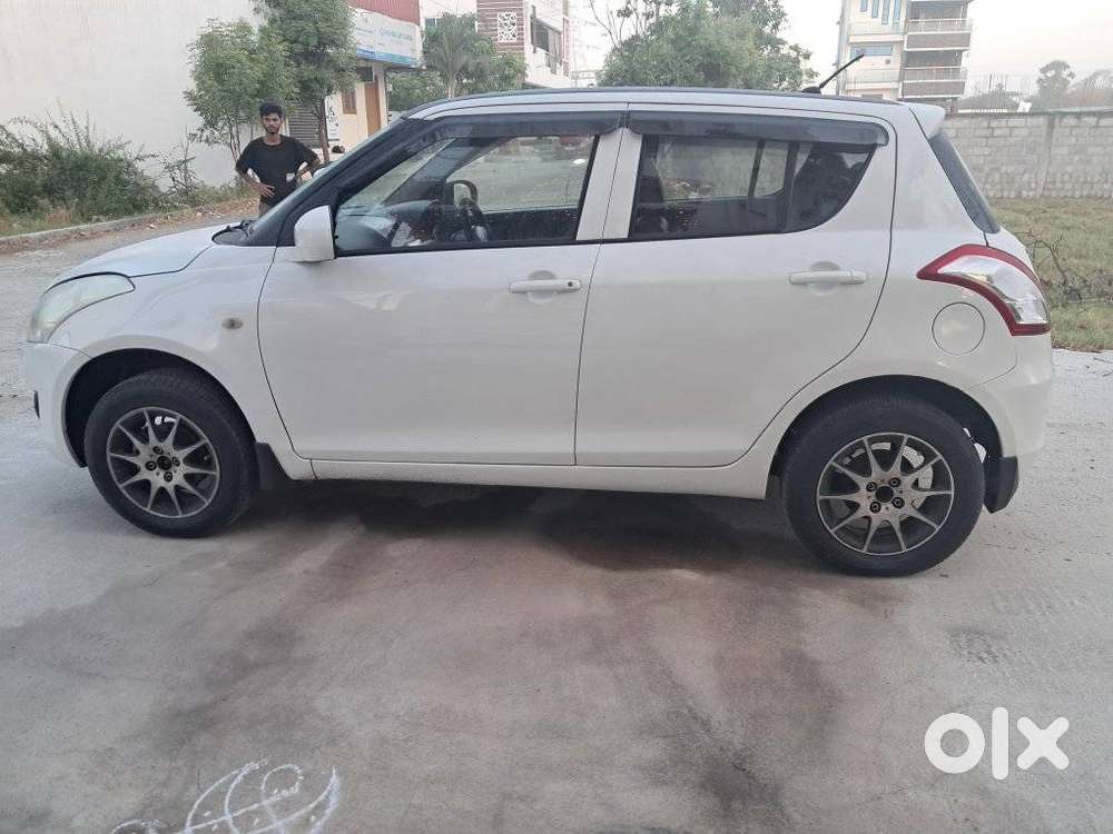 Maruti Suzuki Swift Lxi Optional-o, 2014, Petrol