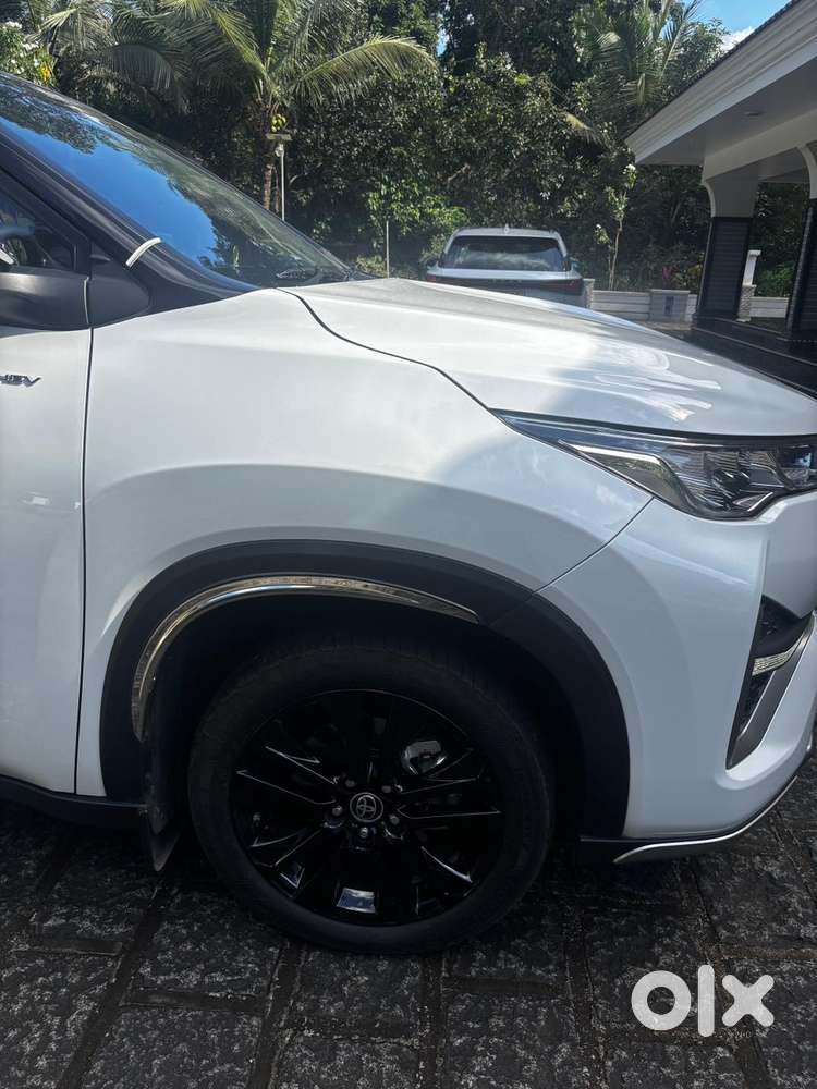 Toyota Innova Hycross, 2025, Petrol