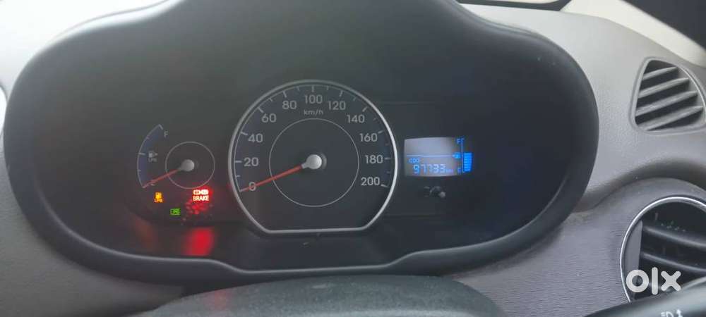Hyundai Grand I10 2015 Bluedrive Sportz Bsiv Color: Winered.
