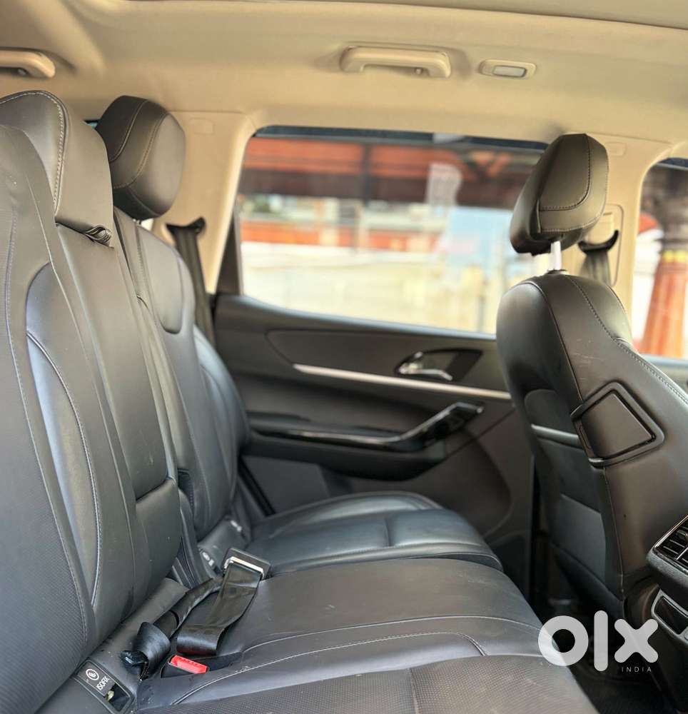 Mahindra Xuv700 2.2 Ax 7 Diesel Mt Luxury Pack Str, 2025, Diesel