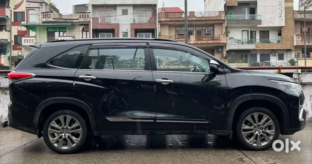 Toyota Innova Hycross 2.0 Zx (o) Hybrid 7 Str, 2025, Petrol
