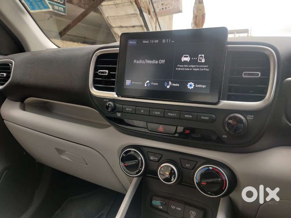 Hyundai Venue 2024 Petrol Well Maintained