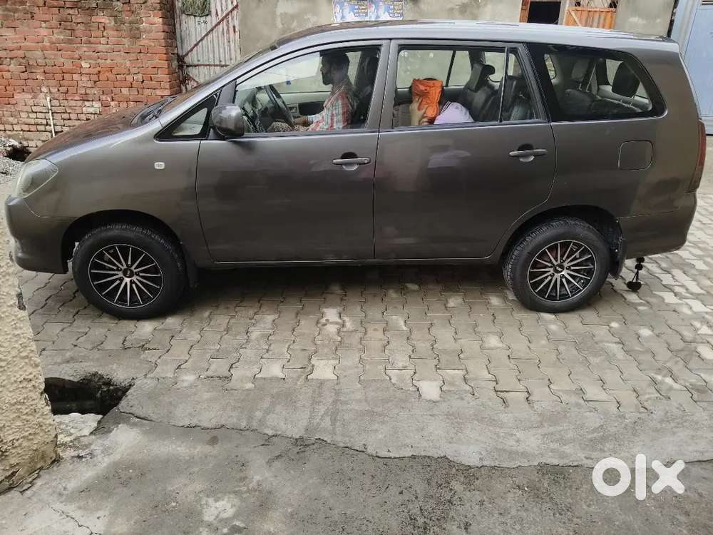 Toyota Innova 2.5 E 2010 Diesel Manual